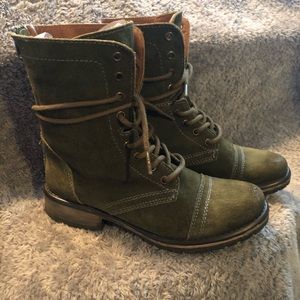 Steve Madden Green Combat Boots💚